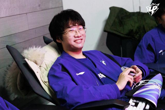 开云直播 -Rookie巅峰对决，Ning与50激战快船分钟，出色防守胜负难料！