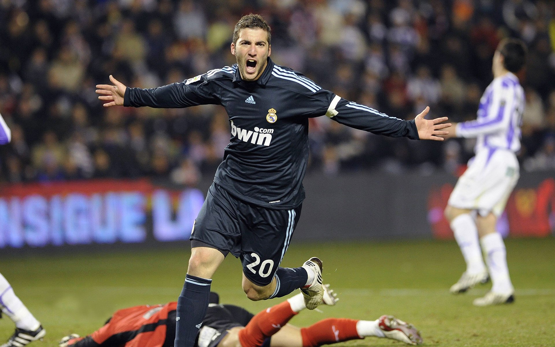 足球赛场焦点！韩国队对阵瑞士队，防守反击奏效，球队笑到最后